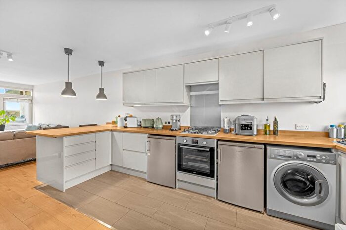 2 Bedroom Flat To Rent In Dunbridge House, Highcliffe Drive, SW15