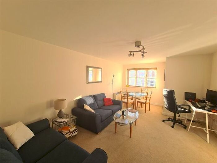 2 Bedroom Flat To Rent In Lucas Gardens, East Finchley N2