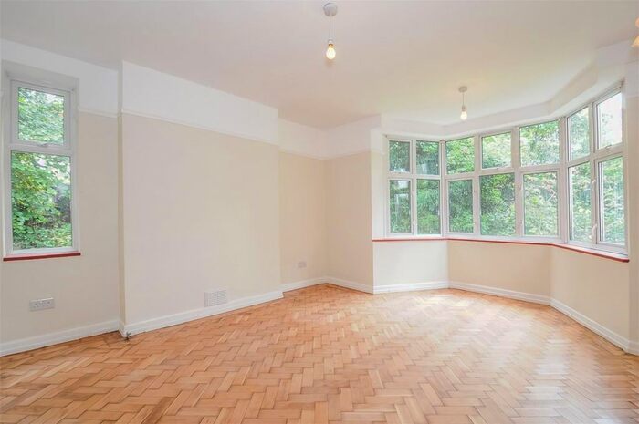 2 Bedroom Flat To Rent In Leigham Court Road, London, SW16