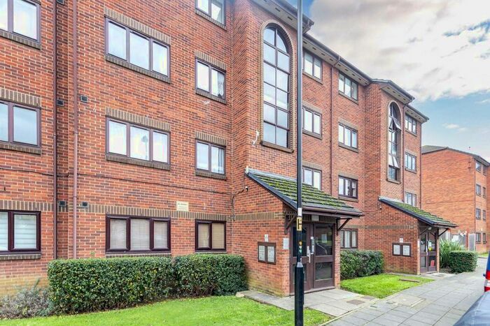1 Bedroom Flat To Rent In Cotton Avenue, London, W3