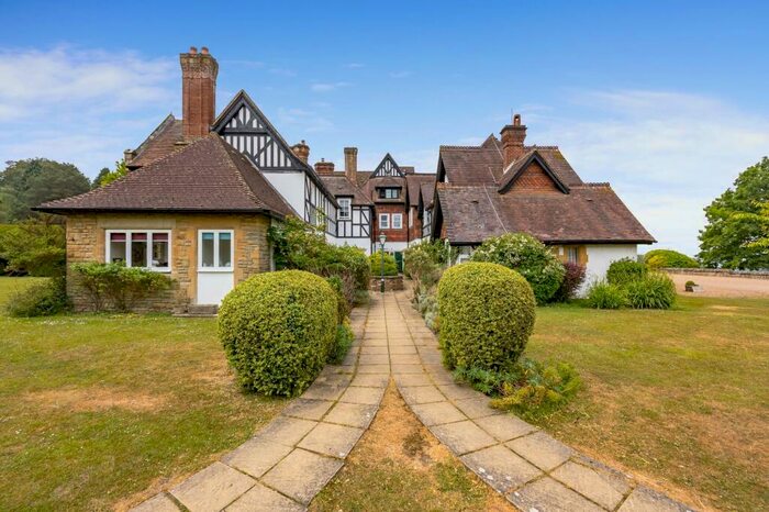 2 Bedroom Mews For Sale In Forest Road, Colgate, RH12