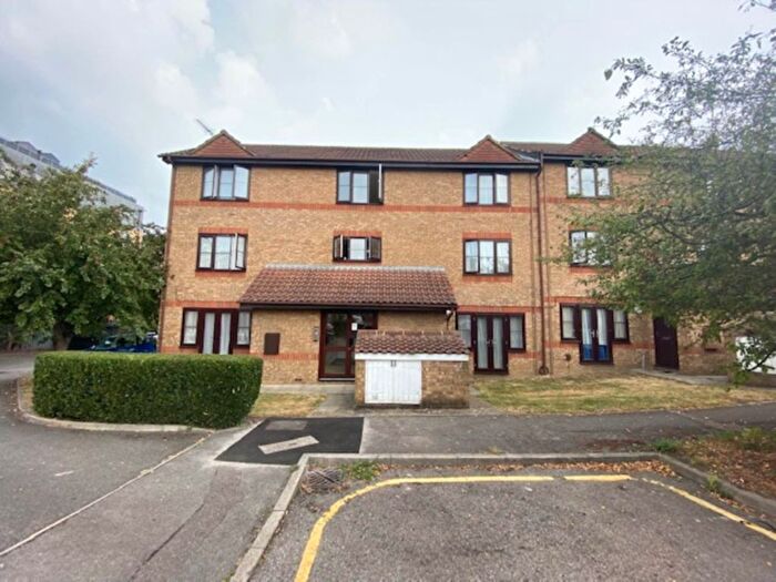 Studio To Rent In Dunnock Close, Borehamwood, WD6