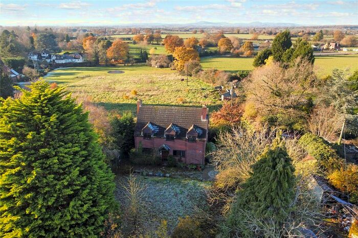 4 Bedroom Detached House For Sale In Droitwich Road, Martin Hussingtree, Worcester, Worcestershire, WR3