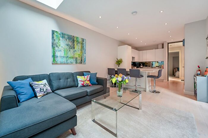2 Bedroom Flat To Rent In Sellincourt Road, SW17
