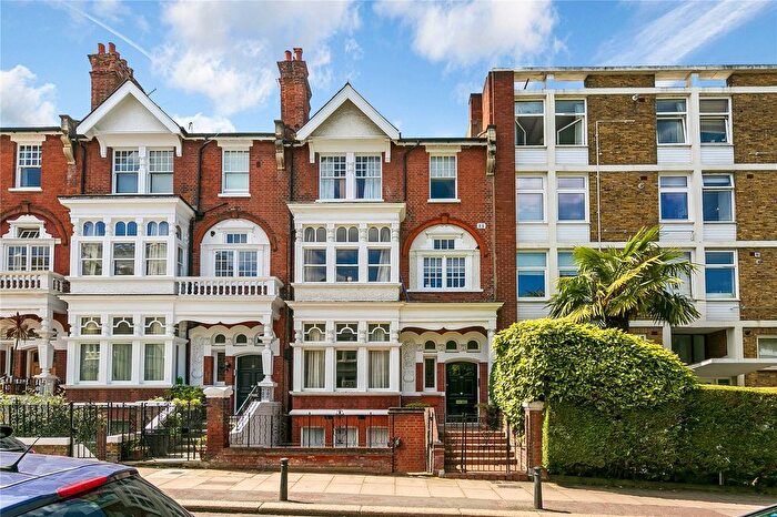 3 Bedroom Flat To Rent In Richmond Hill, Richmond, TW10