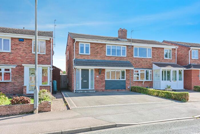 3 Bedroom Semi-Detached House For Sale In Fontenaye Road, Tamworth, B79