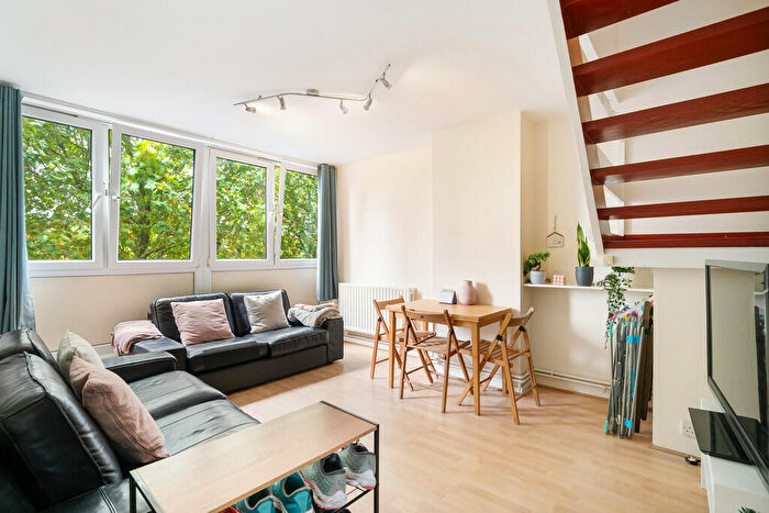 4 Bedroom Flat To Rent In Thomas Baines Road, Battersea, SW11
