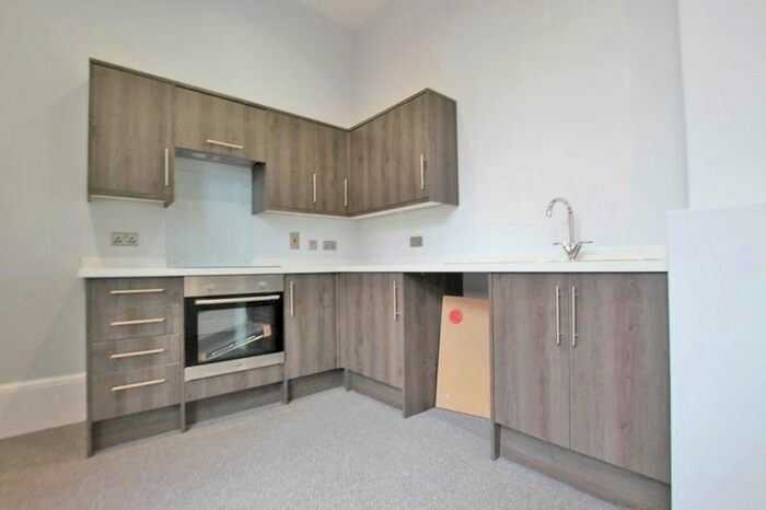 1 Bedroom Flat To Rent In Farringford House, Grimsby Road, Cleethorpes, DN35