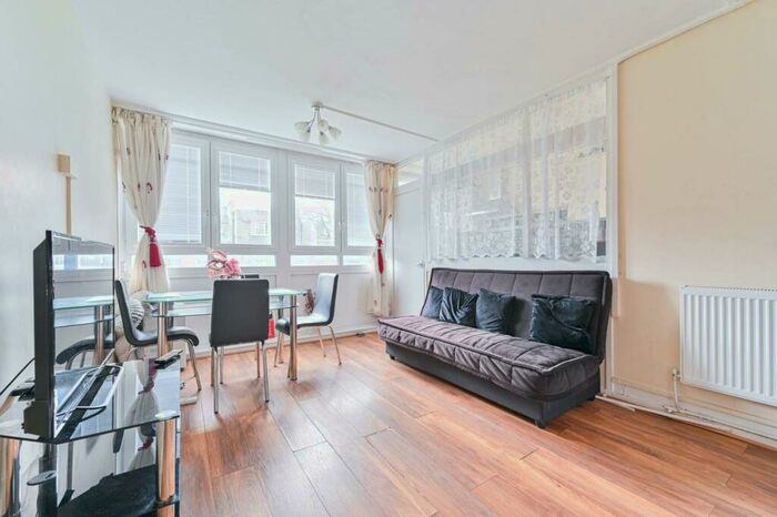 1 Bedroom Flat To Rent In Sceaux Gardens, Peckham, London, SE5