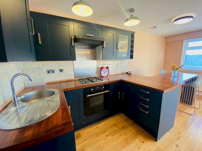 1 Bedroom Apartment To Rent In Britannia House, Enfield, EN1