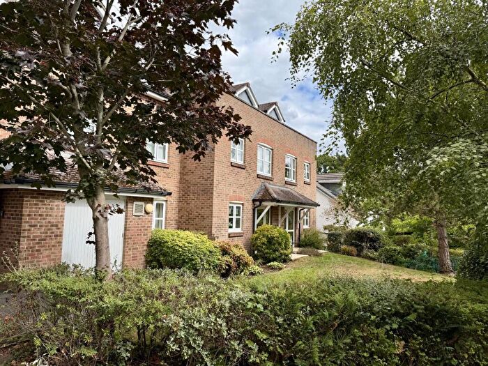 1 Bedroom Flat For Sale In Tower Road, Radford Court Tower Road, GU30