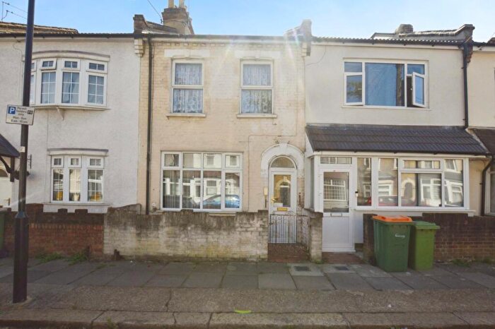 3 Bedroom House For Sale In Dongola Road, London, E13