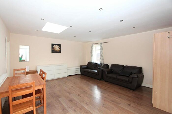 2 Bedroom Detached Bungalow To Rent In Uppingham Avenue, Stanmore, HA7