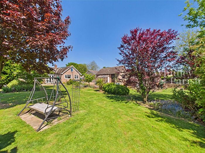 4 Bedroom Bungalow For Sale In Rectory Road, Tivetshall St Mary, NR15