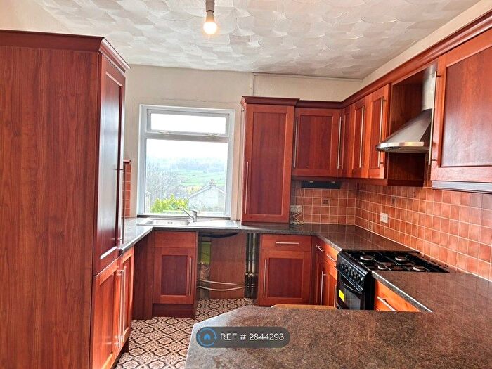 3 Bedroom Flat To Rent In Nab Lane, Mirfield, WF14