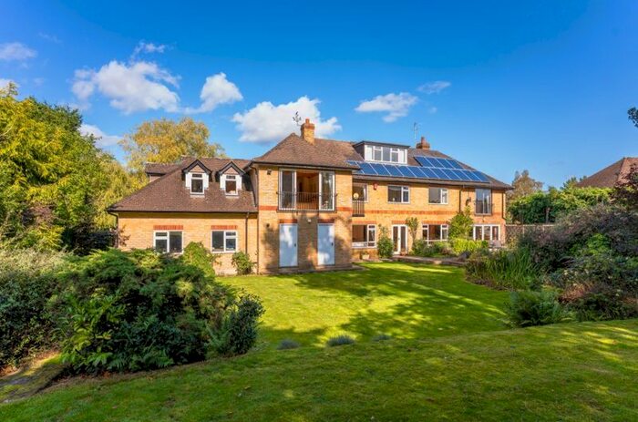 5 Bedroom Detached House For Sale In Chase Close, Coleshill, Amersham, HP7