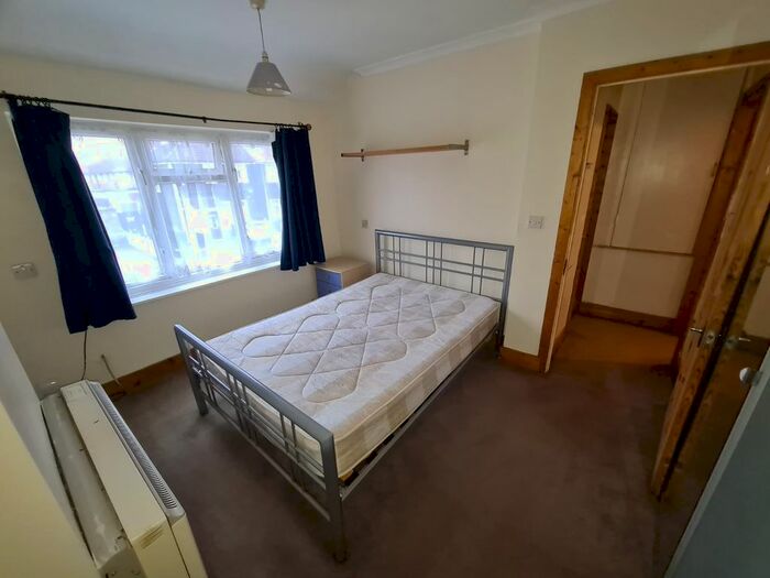 1 Bedroom Flat To Rent In Holgate Road, Dagenham, Rm6