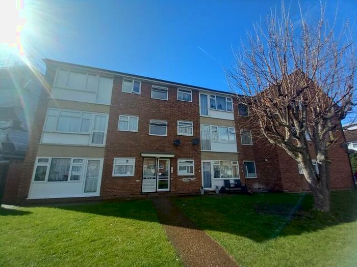 2 Bedroom Apartment To Rent In Thirkleby Close, Slough, SL1