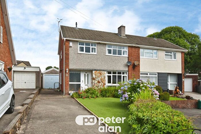 3 Bedroom Semi-Detached House For Sale In Derwent Drive, Aberdare, CF44