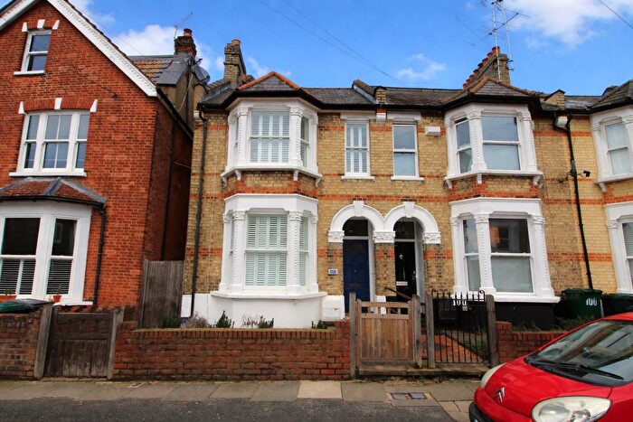3 Bedroom End Terrace House For Sale In Salisbury Road, Barnet, EN5