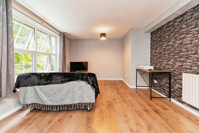 1 Bedroom Flat For Sale In Haldens, Welwyn Garden City, AL7