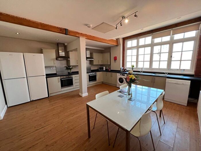 8 Bedroom Flat To Rent In Walsh Court, Bells Square, Sheffield, S1