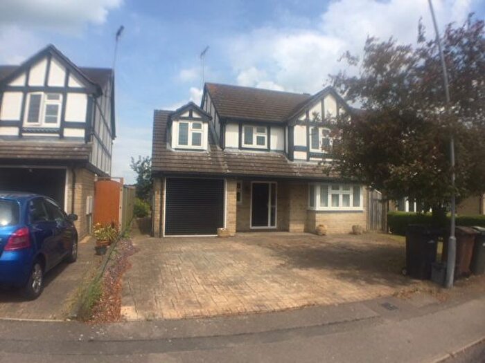 4 Bedroom Detached House To Rent In Burford Close, LU3