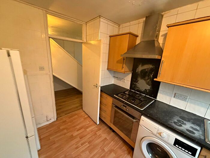 3 Bedroom Maisonette To Rent In Stepney Way, London, E1