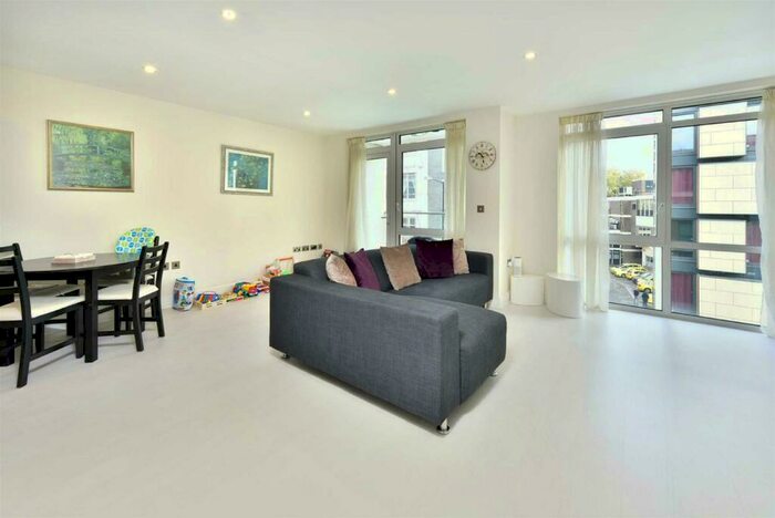 2 Bedroom Apartment To Rent In Goswell Road, Angel, EC1V