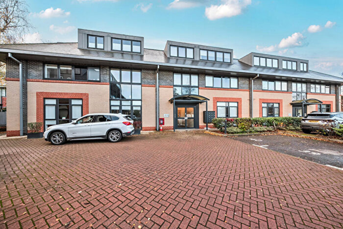 1 Bedroom Flat For Sale In River Court, Woking, Surrey, GU21