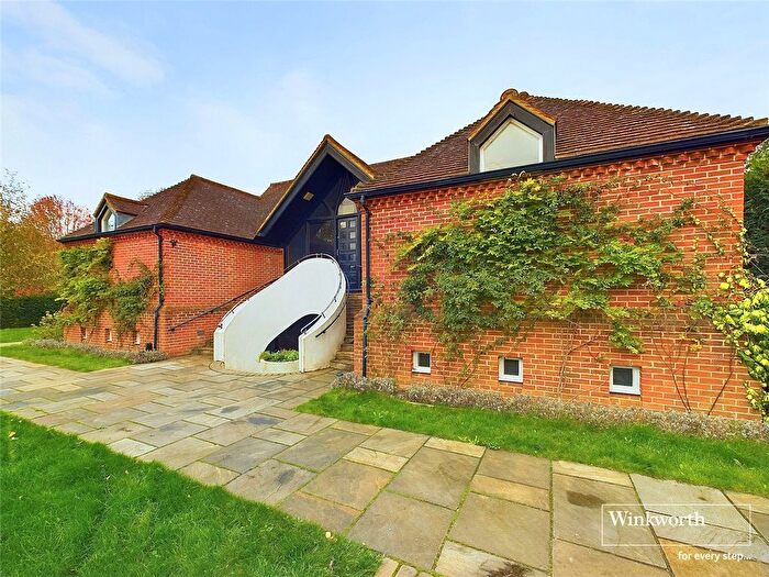 4 Bedroom Detached House To Rent In Sandford Lane, Hurst, Reading, Berkshire, RG10