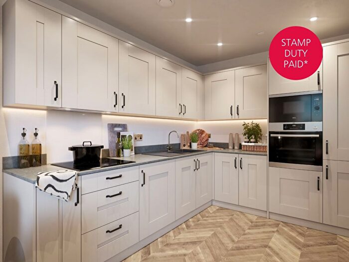 2 Bedroom Flat For Sale In Garratt Lane, Earlsfield, London, SW18