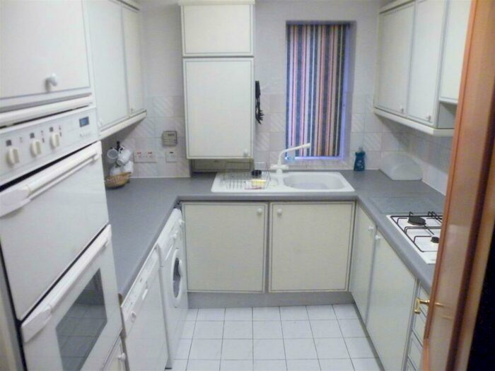 2 Bedroom Apartment To Rent In Tavistock Road, Croydon, CR0