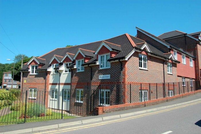 2 Bedroom Flat To Rent In Hospital Hill, Chesham, HP5