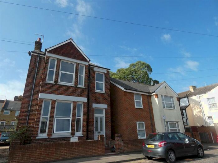 2 Bedroom Flat To Rent In Upper Grove, Margate, CT9