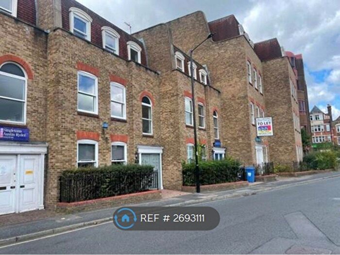 2 Bedroom Flat To Rent In Crossfield Chambers, Enfield, EN2
