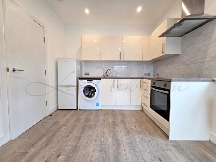 2 Bedroom Flat To Rent In Northbrook Street, Newbury, RG14