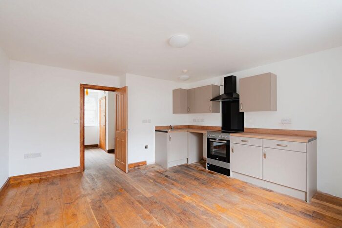 2 Bedroom Flat To Rent In North Road, Holsworthy, EX22