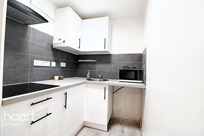 1 Bedroom Maisonette For Sale In The Ridings, Luton, LU3