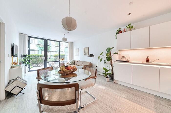 1 Bedroom Flat For Sale In Bundocks Walk, London, E3
