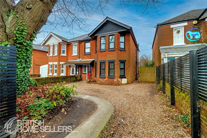 3 Bedroom Semi Detached House For Sale In Winchester Road, Southampton, Hampshire, SO16