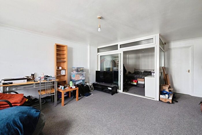 1 Bedroom Flat For Sale In High Road Leytonstone, London, E11