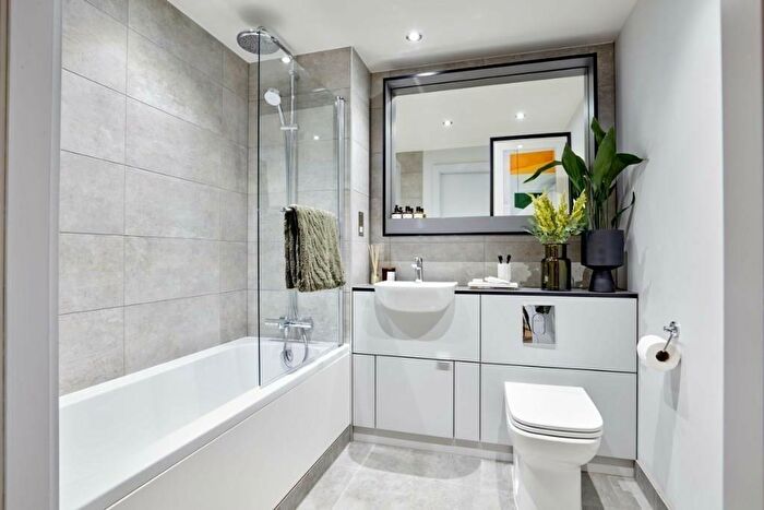 1 Bedroom Flat To Rent In Mustard Wharf At Tower Works, Industrial Collection, LS1