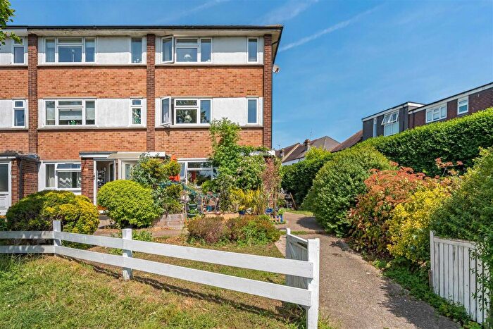 2 Bedroom Duplex For Sale In The Four Wents, North Chingford, E4