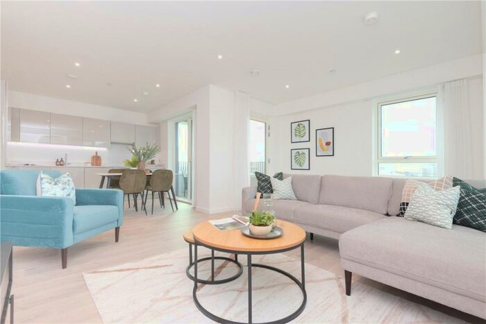 3 Bedroom Apartment To Rent In Heartwell Avenue, London, E16