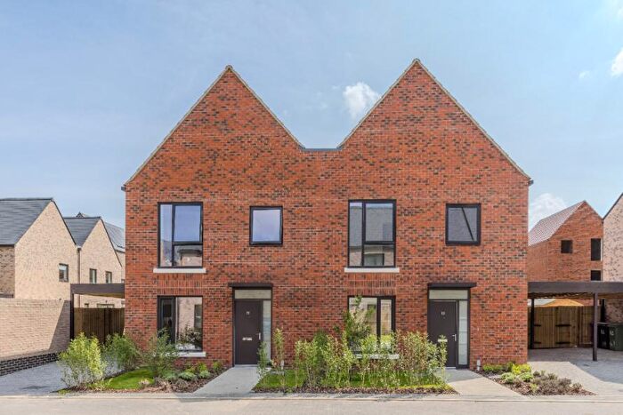 3 Bedroom Semi Detached House For Sale In Newmarket Road, Cambridge, CB5