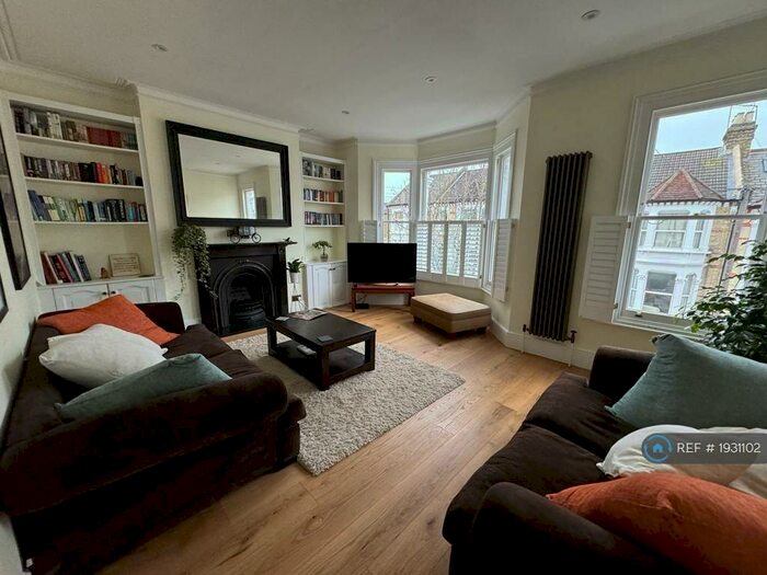 3 Bedroom Maisonette To Rent In Chestnut Grove, London, SW12