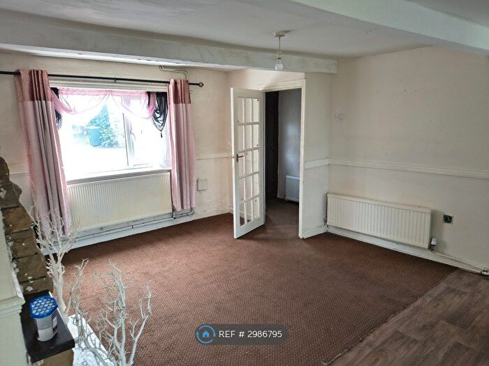 2 Bedroom Terraced House To Rent In Old Road, Bradford, BD7