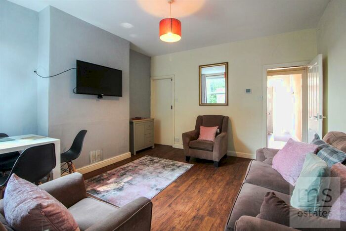 4 Bedroom Semi-Detached House To Rent In Albert Road, Lenton, Nottingham, NG7