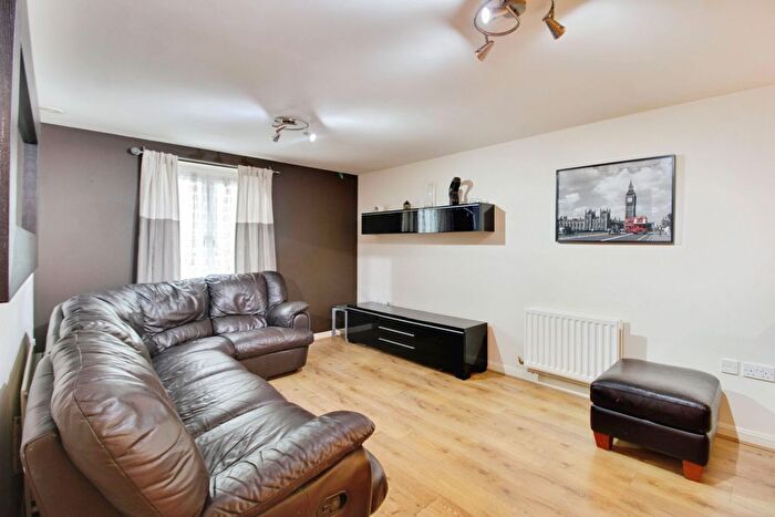 2 Bedroom Flat For Sale In Brunel Crescent, Swindon, SN2